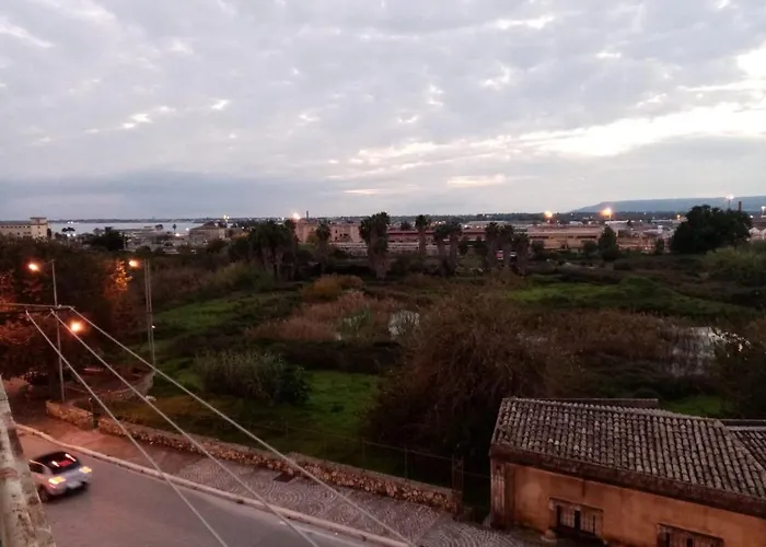 Lo Scorcio Della Neapolis Accogliente Pressi Parco Neapolis * Syrakus