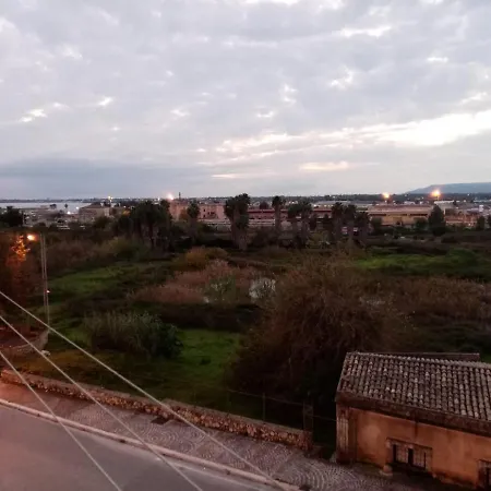 Lo Scorcio Della Neapolis Accogliente Pressi Parco Neapolis * Syrakuzy